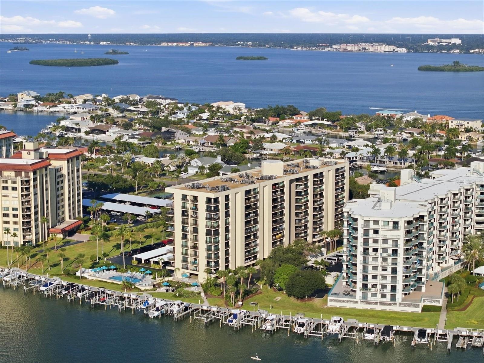 Image 47 of 49 For 690 Island Way 810