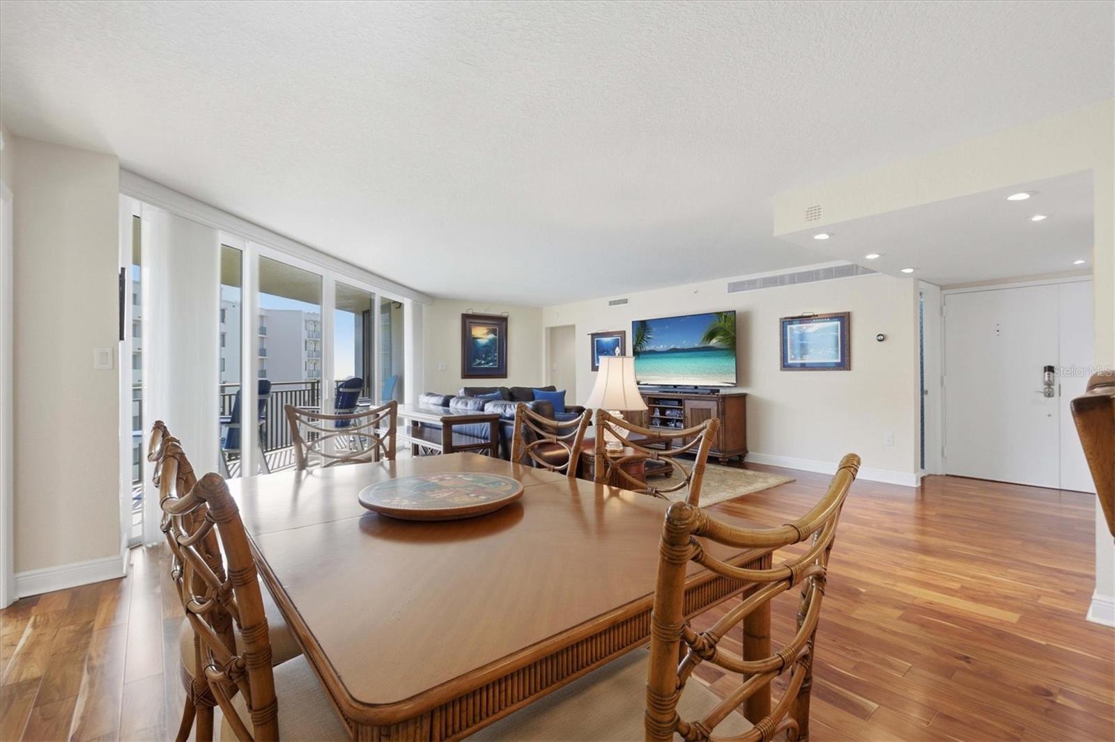 Image 6 of 49 For 690 Island Way 810