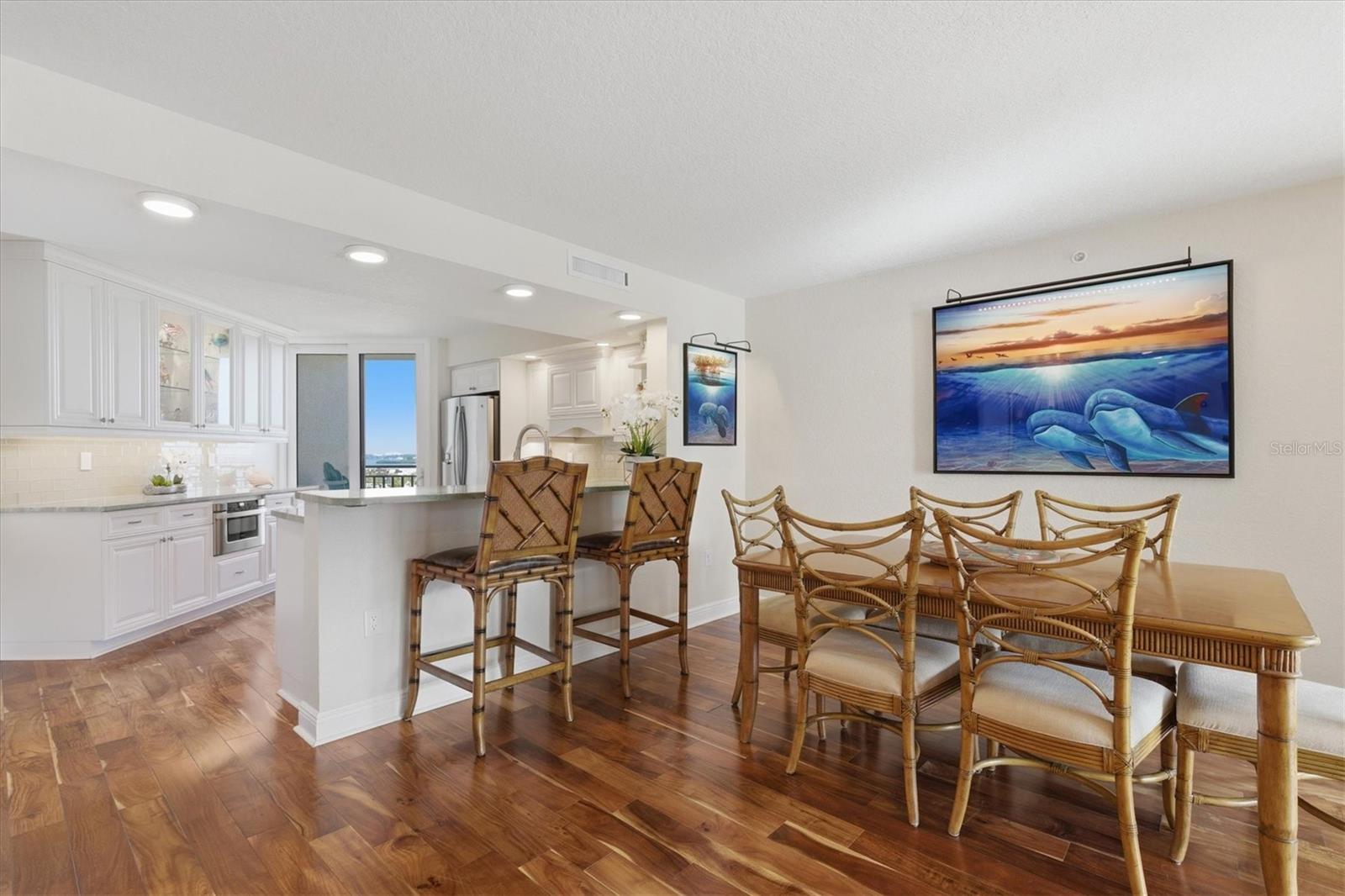 Image 8 of 49 For 690 Island Way 810