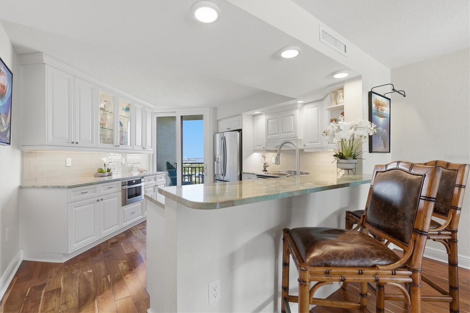 Image 9 of 49 For 690 Island Way 810