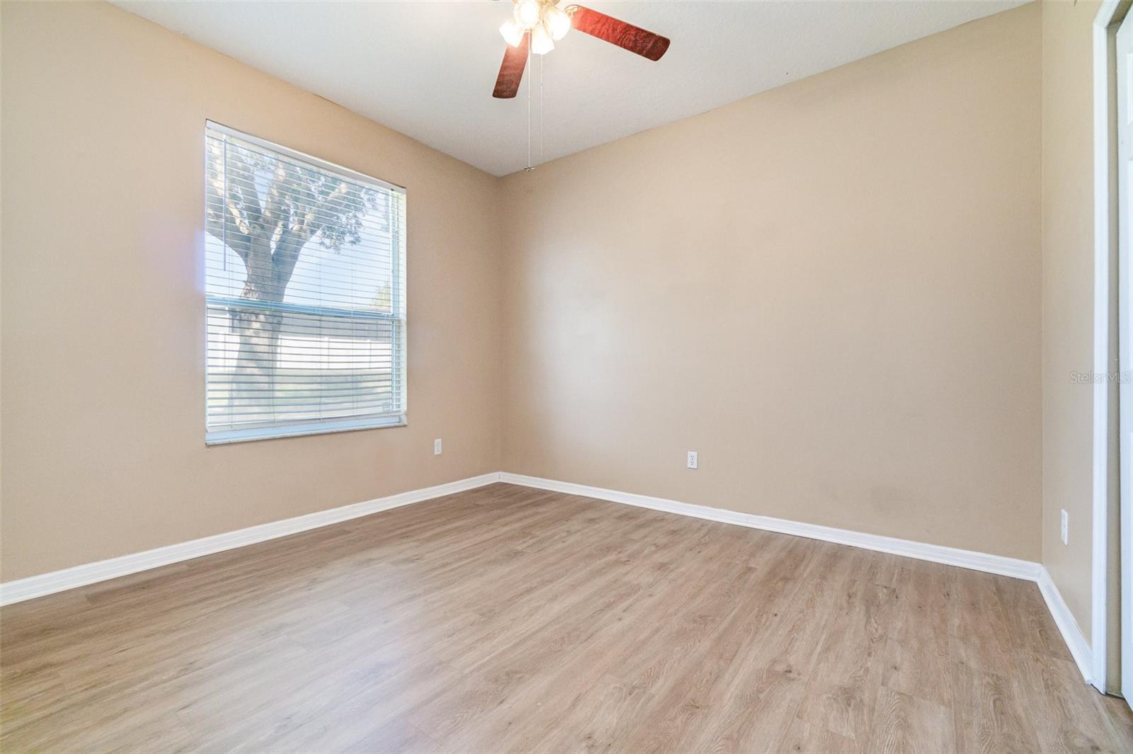 Image 17 of 44 For 6220 Hedgesparrows Lane