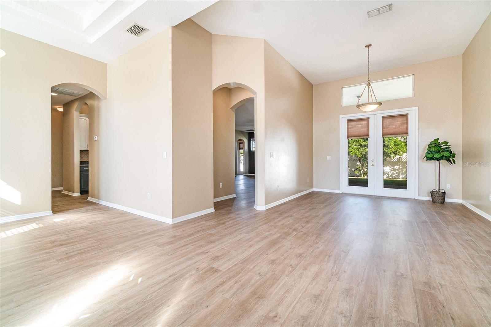 Image 6 of 44 For 6220 Hedgesparrows Lane