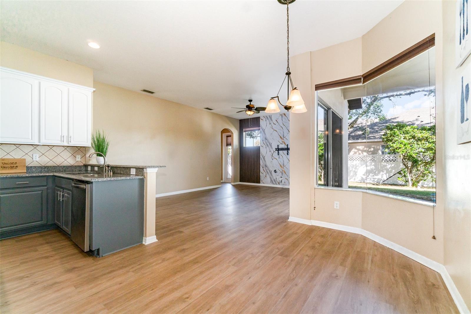 Image 7 of 44 For 6220 Hedgesparrows Lane