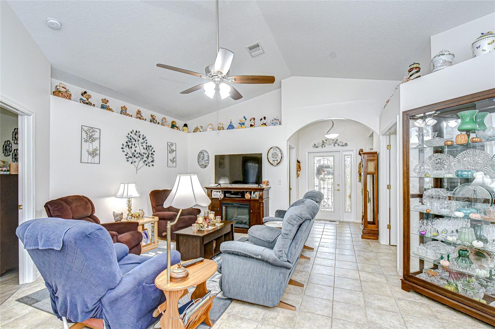 Image 4 of 38 For 10245 Buncombe Way