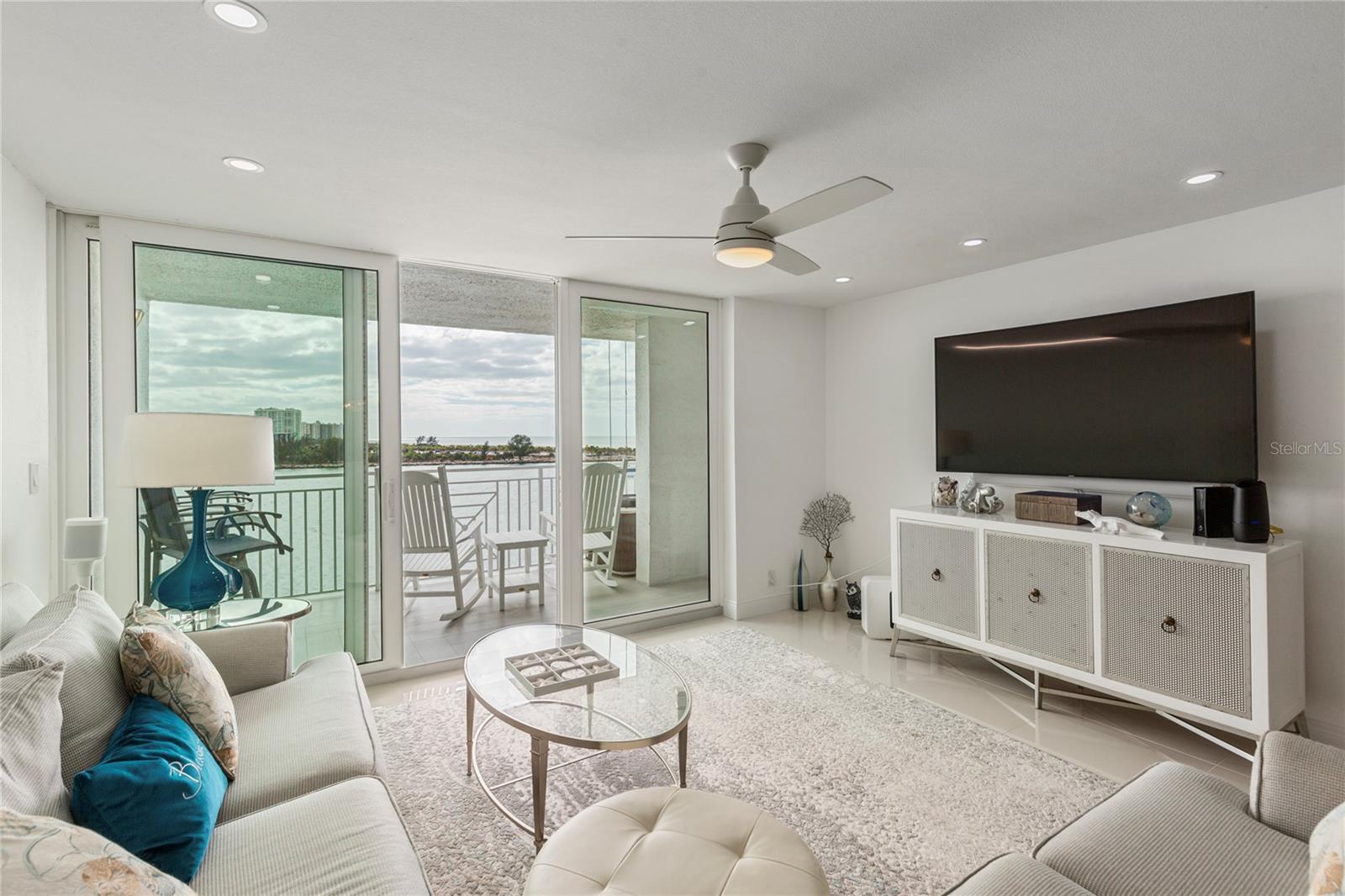 Image 10 of 53 For 675 Gulfview Boulevard 704