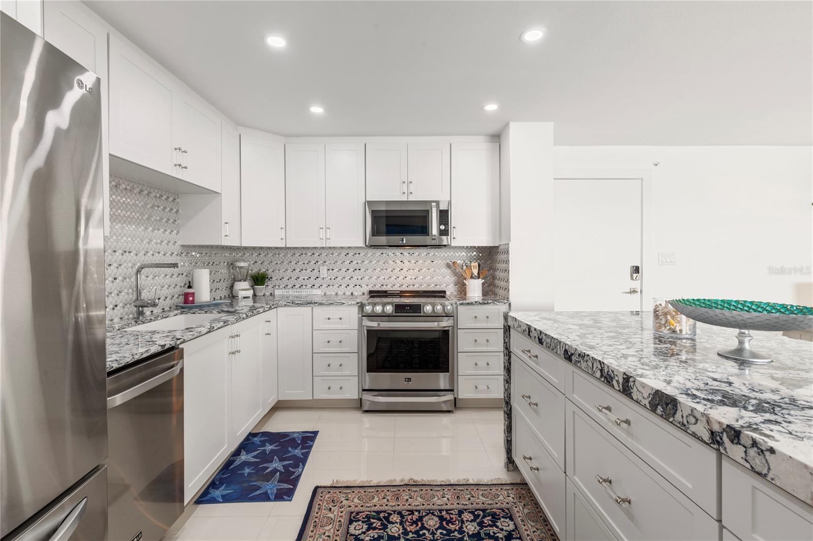 Image 11 of 53 For 675 Gulfview Boulevard 704