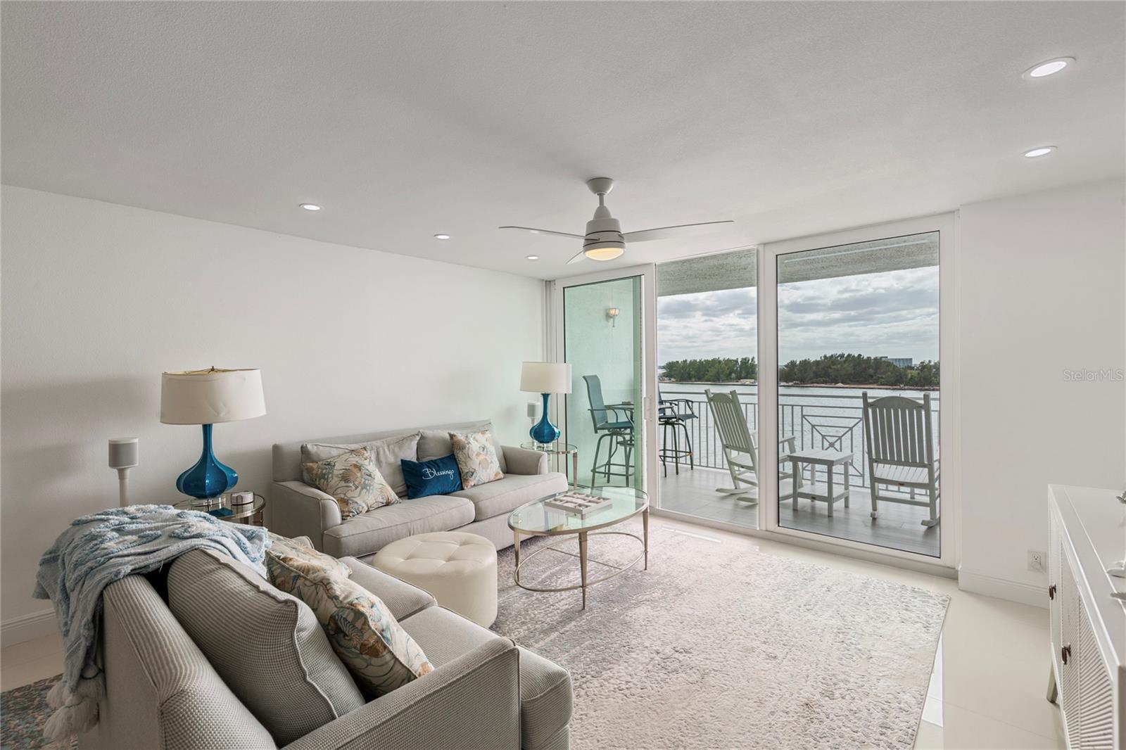 Image 12 of 53 For 675 Gulfview Boulevard 704