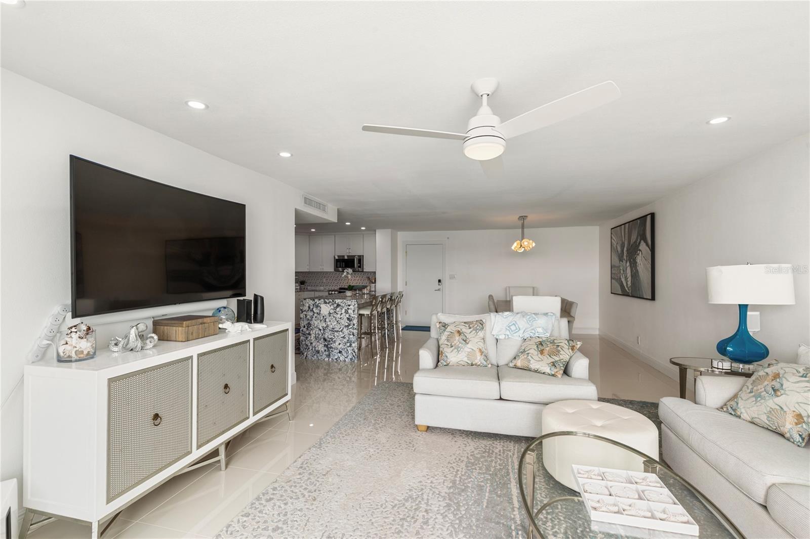 Image 13 of 53 For 675 Gulfview Boulevard 704