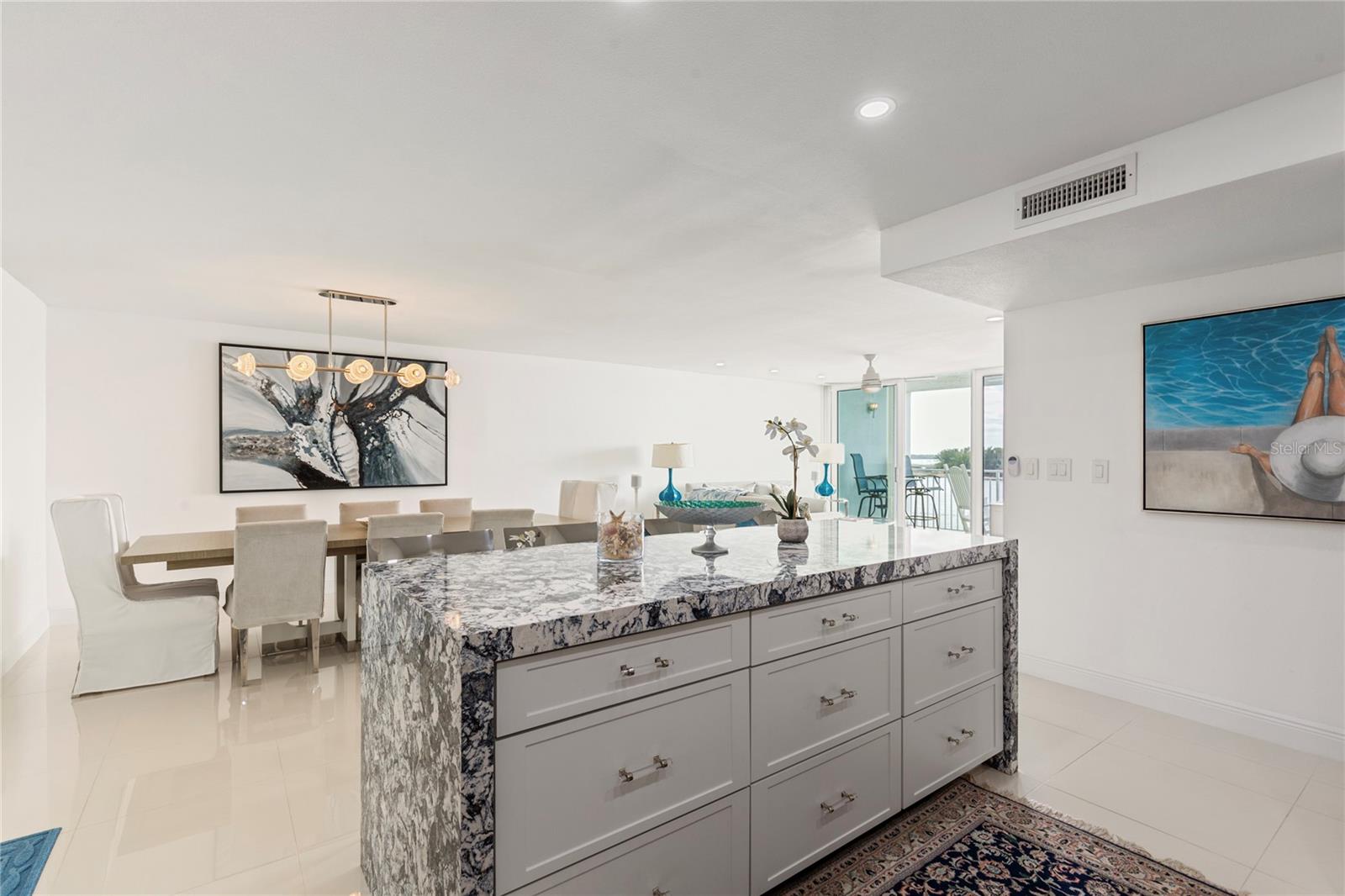 Image 14 of 53 For 675 Gulfview Boulevard 704