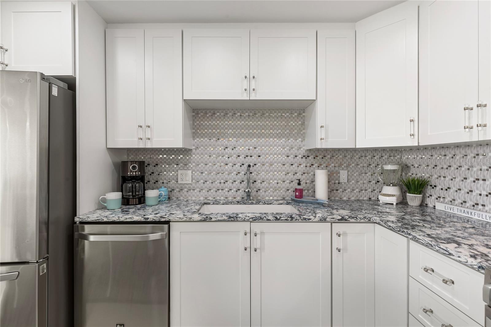 Image 15 of 53 For 675 Gulfview Boulevard 704