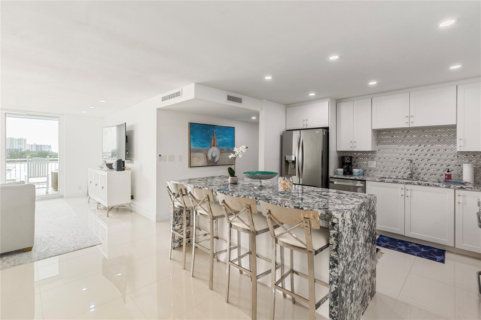 Image 16 of 53 For 675 Gulfview Boulevard 704