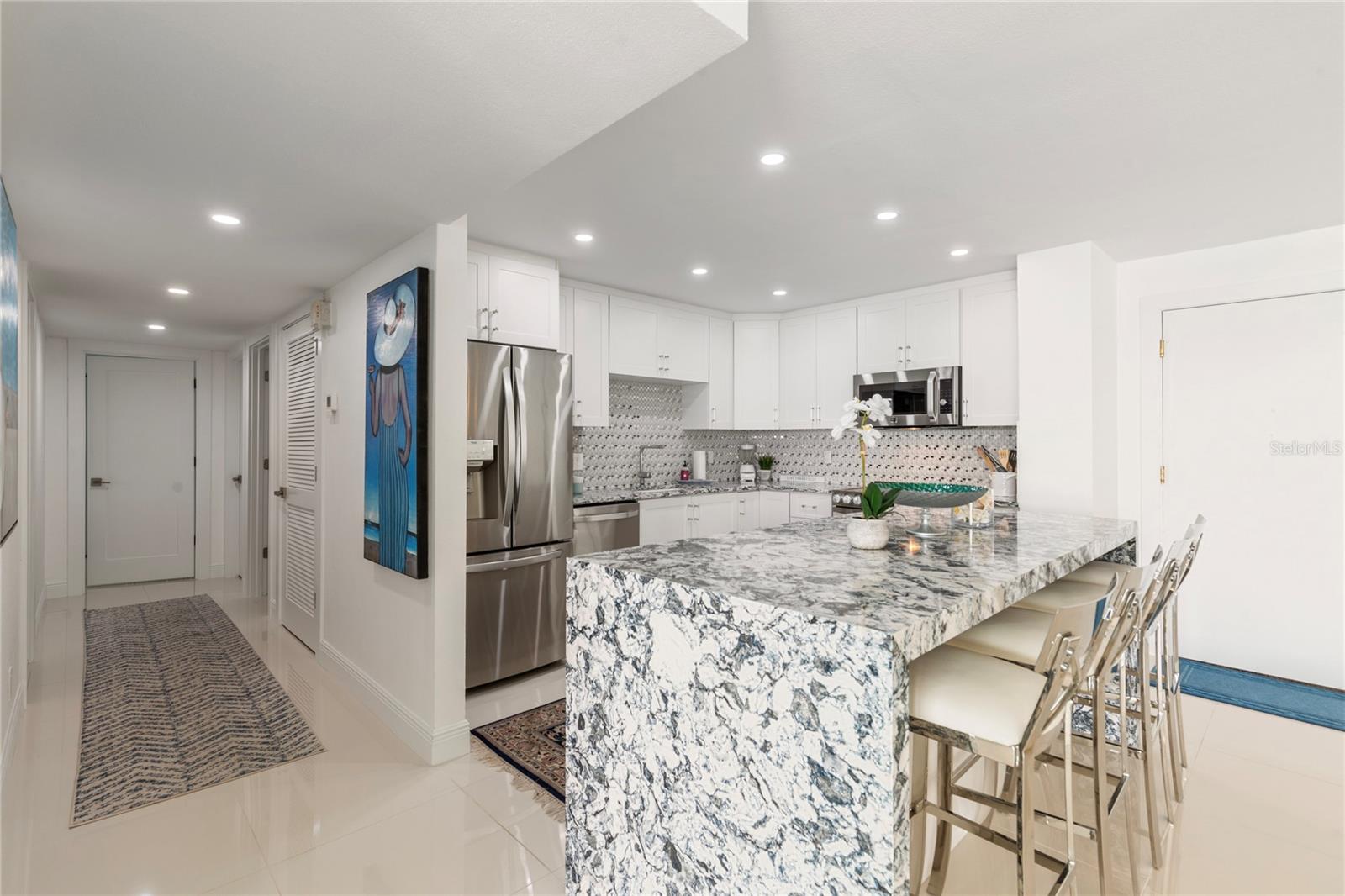 Image 17 of 53 For 675 Gulfview Boulevard 704