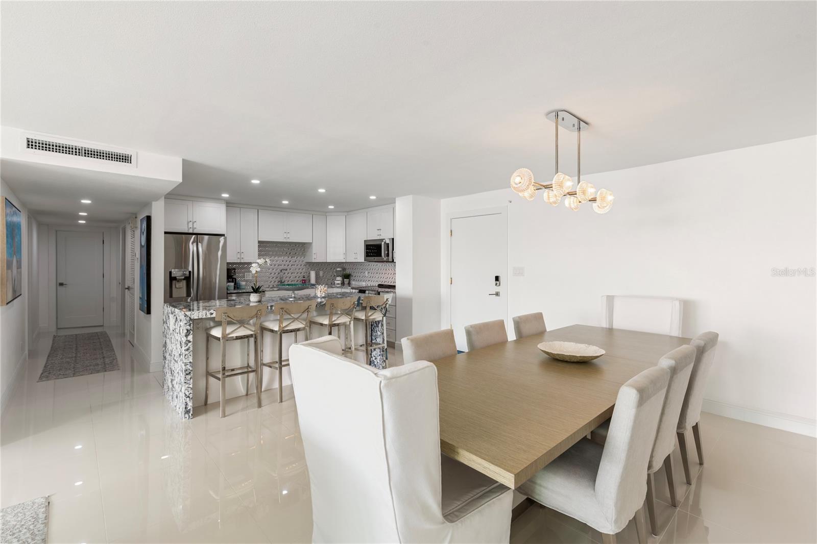 Image 18 of 53 For 675 Gulfview Boulevard 704