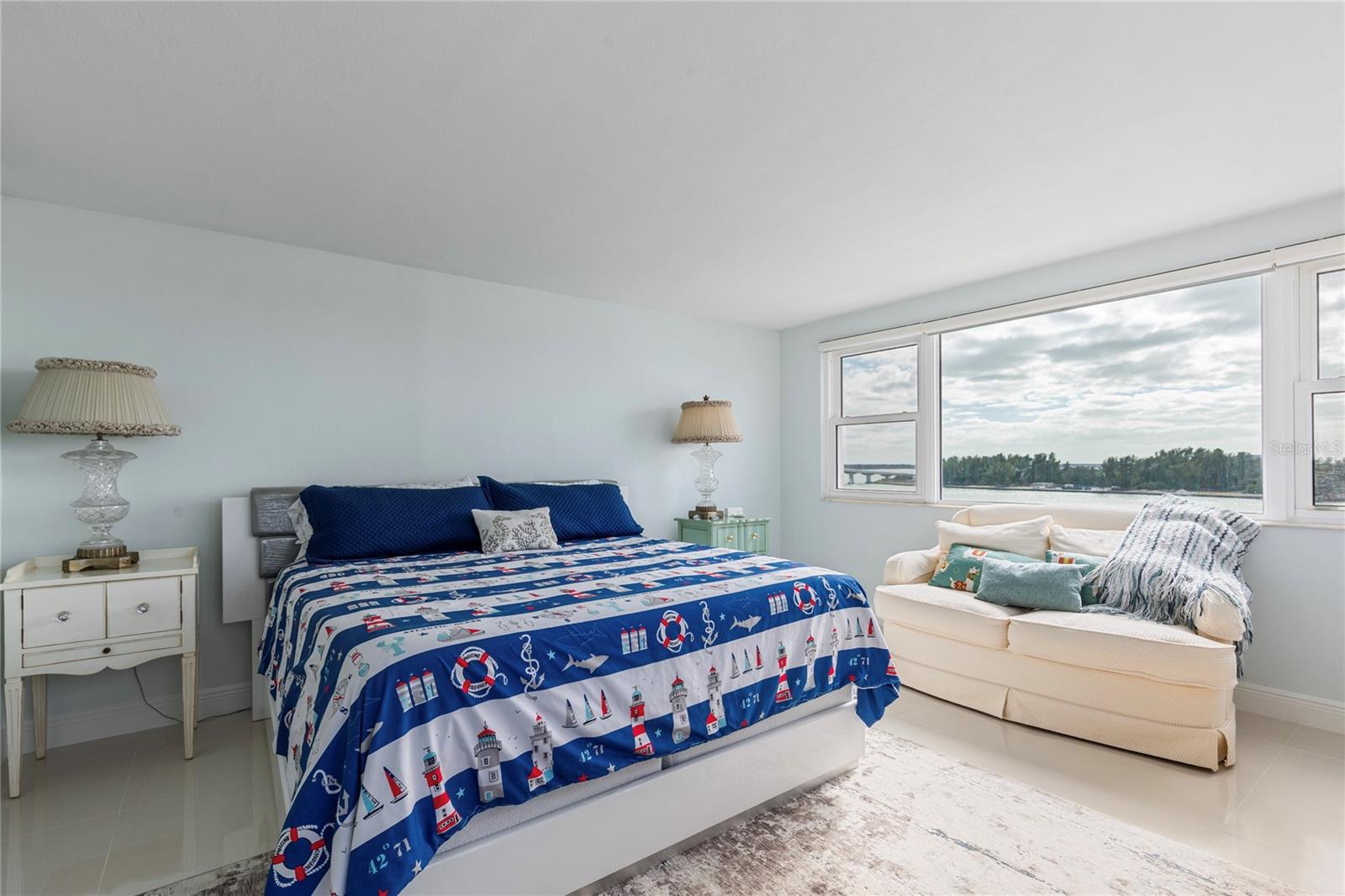 Image 21 of 53 For 675 Gulfview Boulevard 704