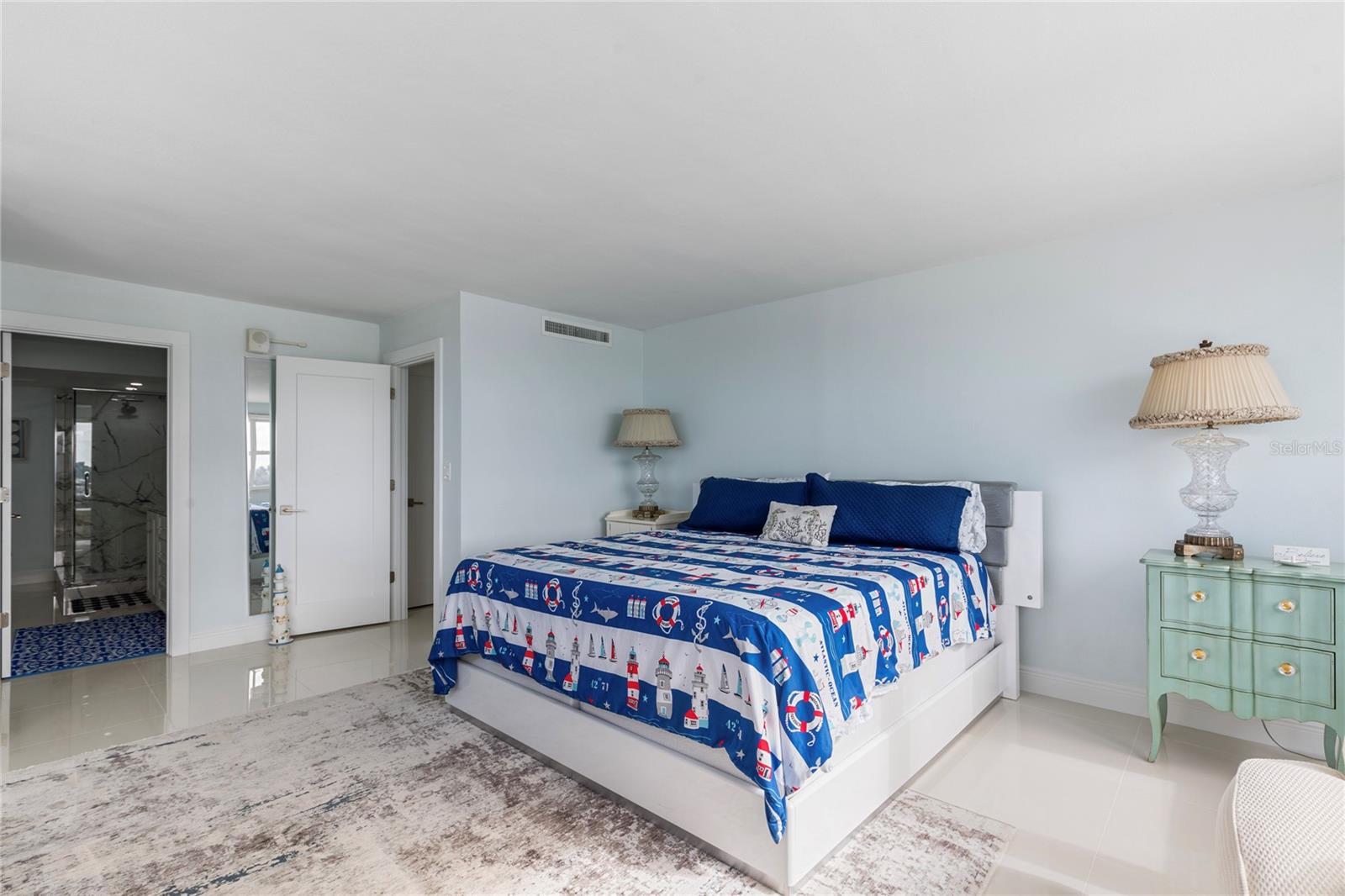 Image 22 of 53 For 675 Gulfview Boulevard 704