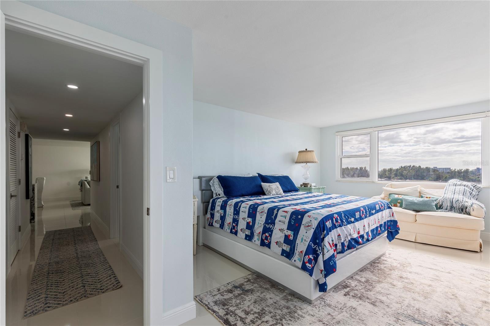 Image 23 of 53 For 675 Gulfview Boulevard 704