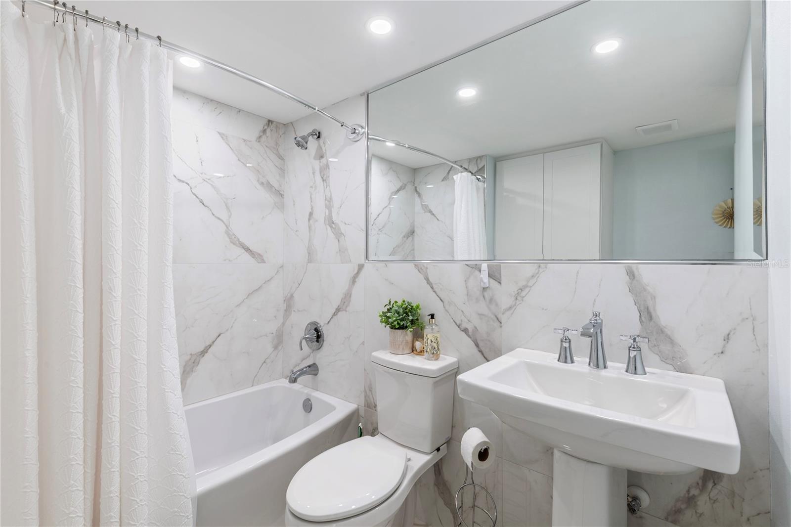 Image 29 of 53 For 675 Gulfview Boulevard 704