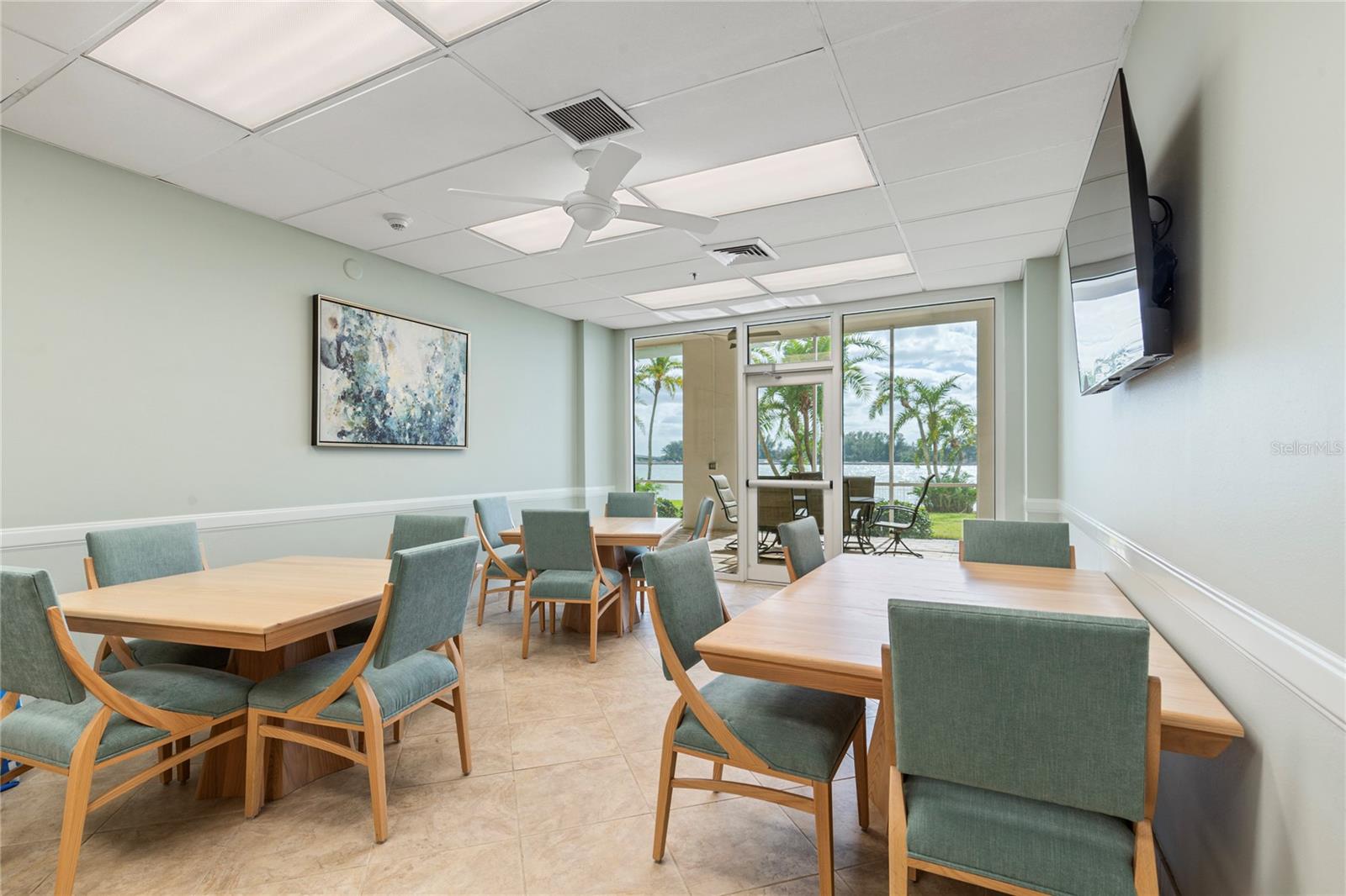 Image 46 of 53 For 675 Gulfview Boulevard 704