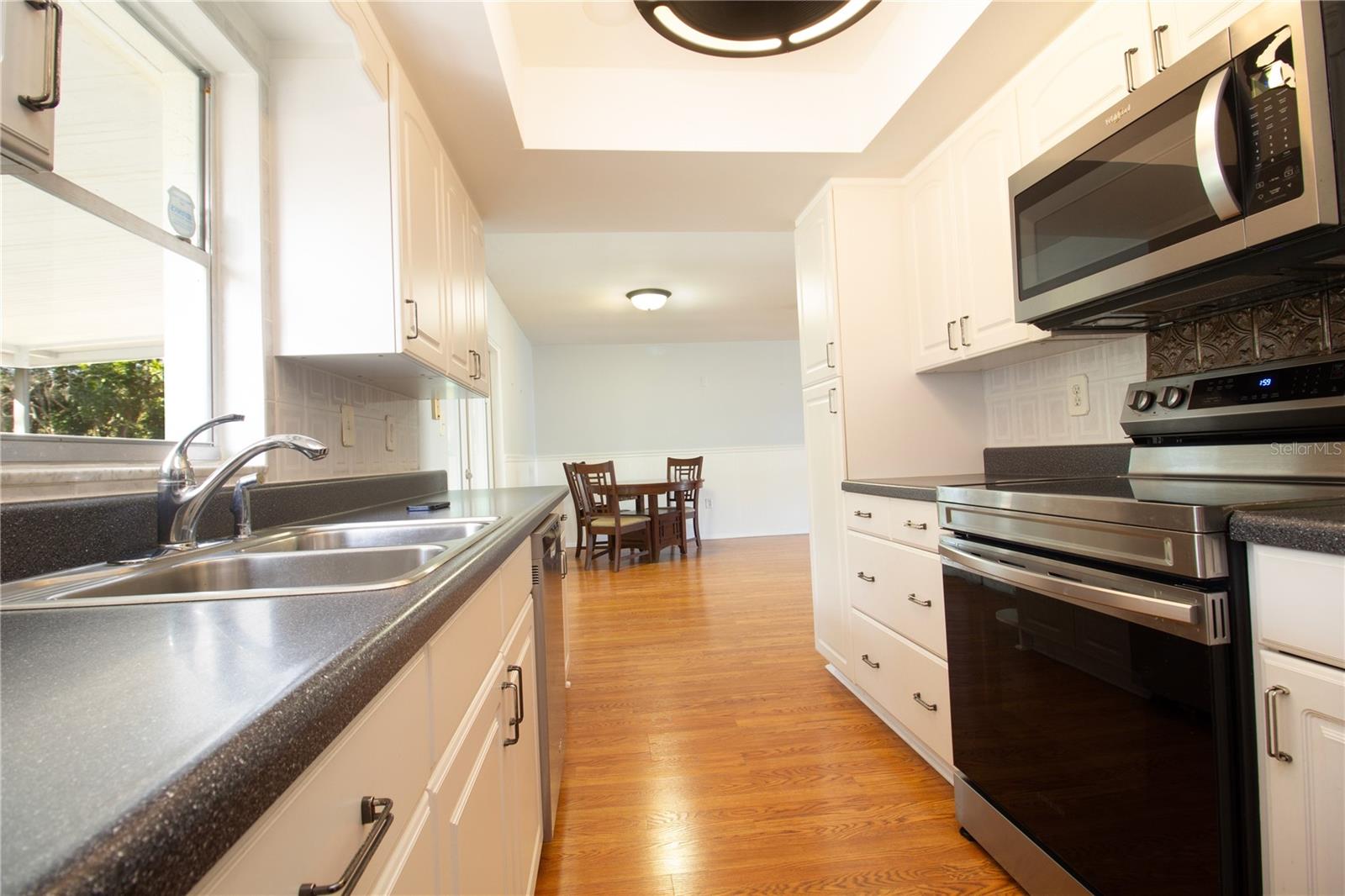 Image 11 of 34 For 12092 104th Court