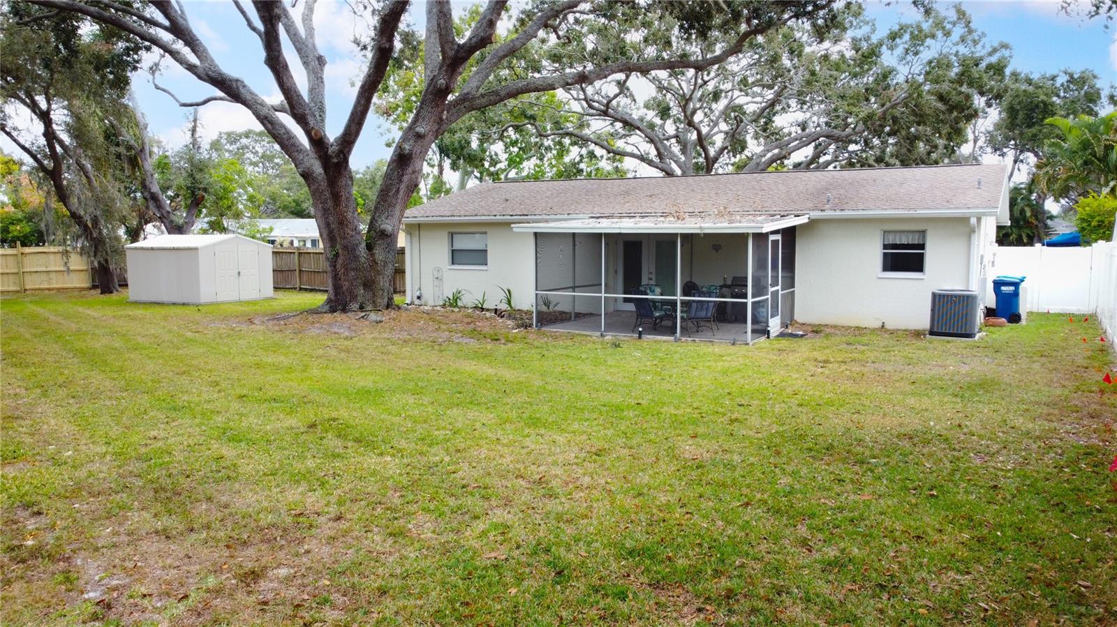 Image 24 of 34 For 12092 104th Court