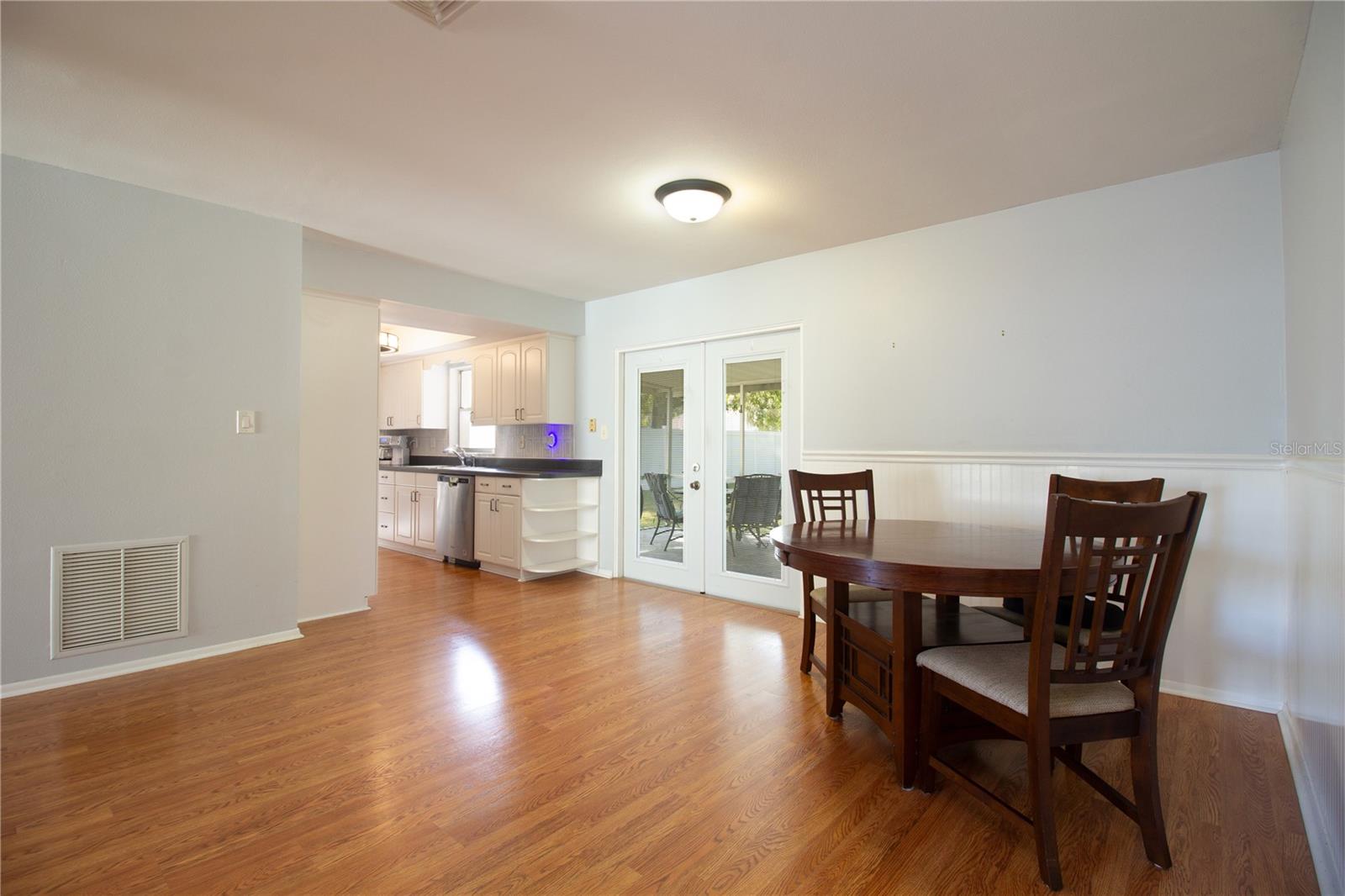 Image 7 of 34 For 12092 104th Court