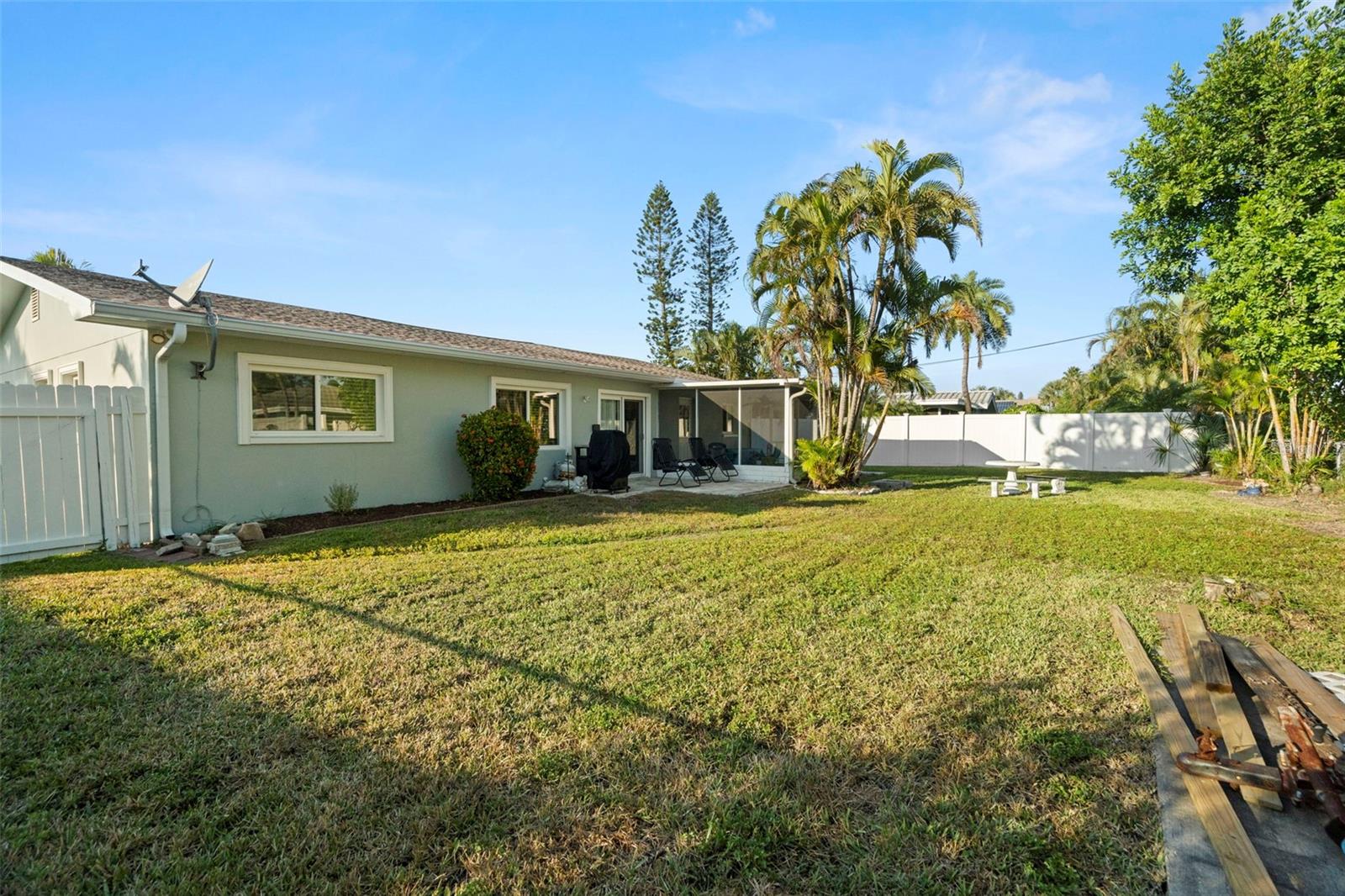 Image 28 of 44 For 10121 4th Street E