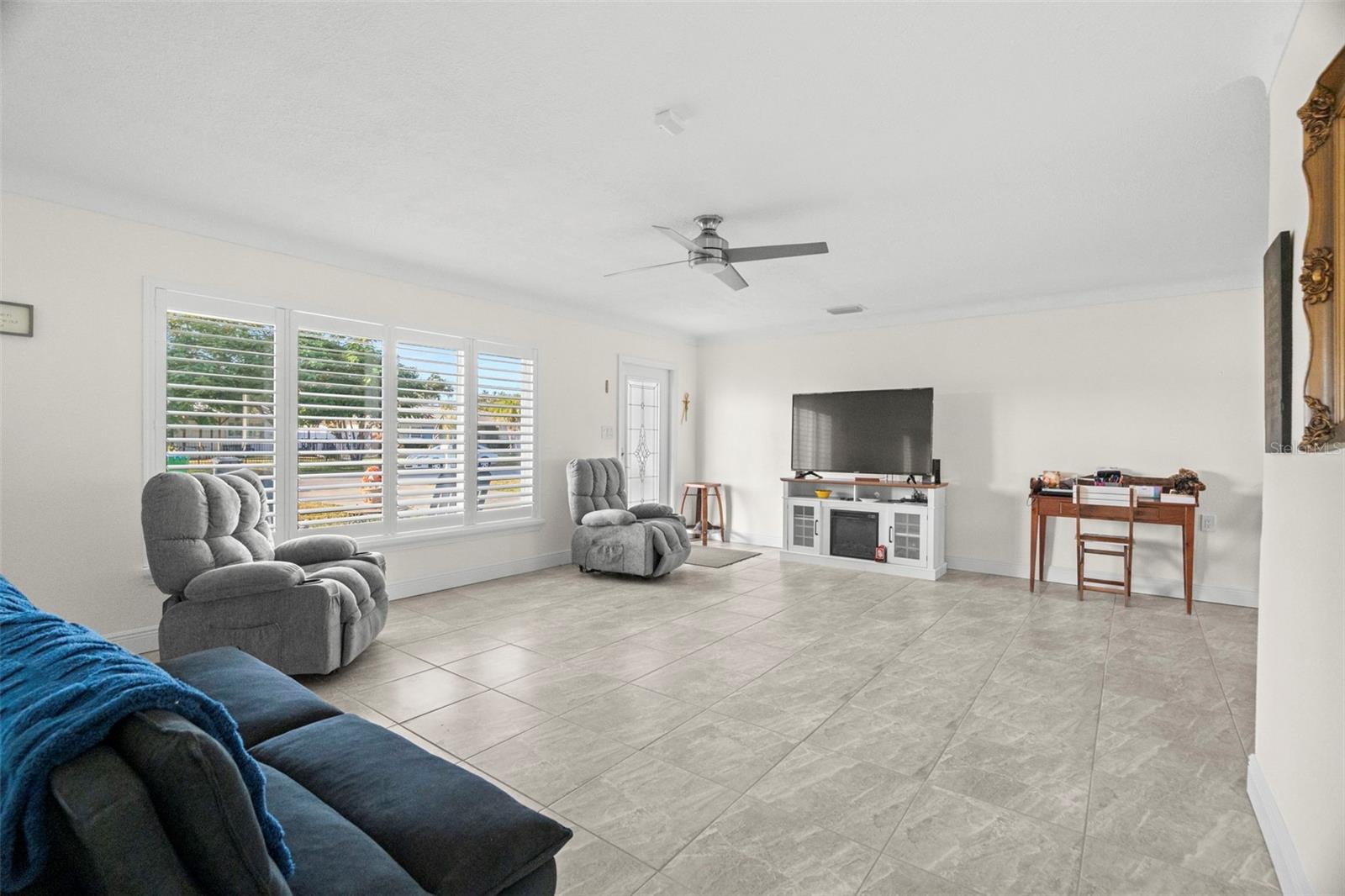 Image 4 of 44 For 10121 4th Street E