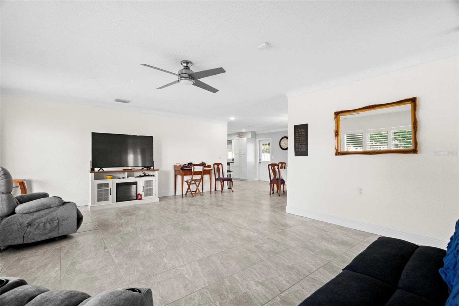 Image 5 of 44 For 10121 4th Street E