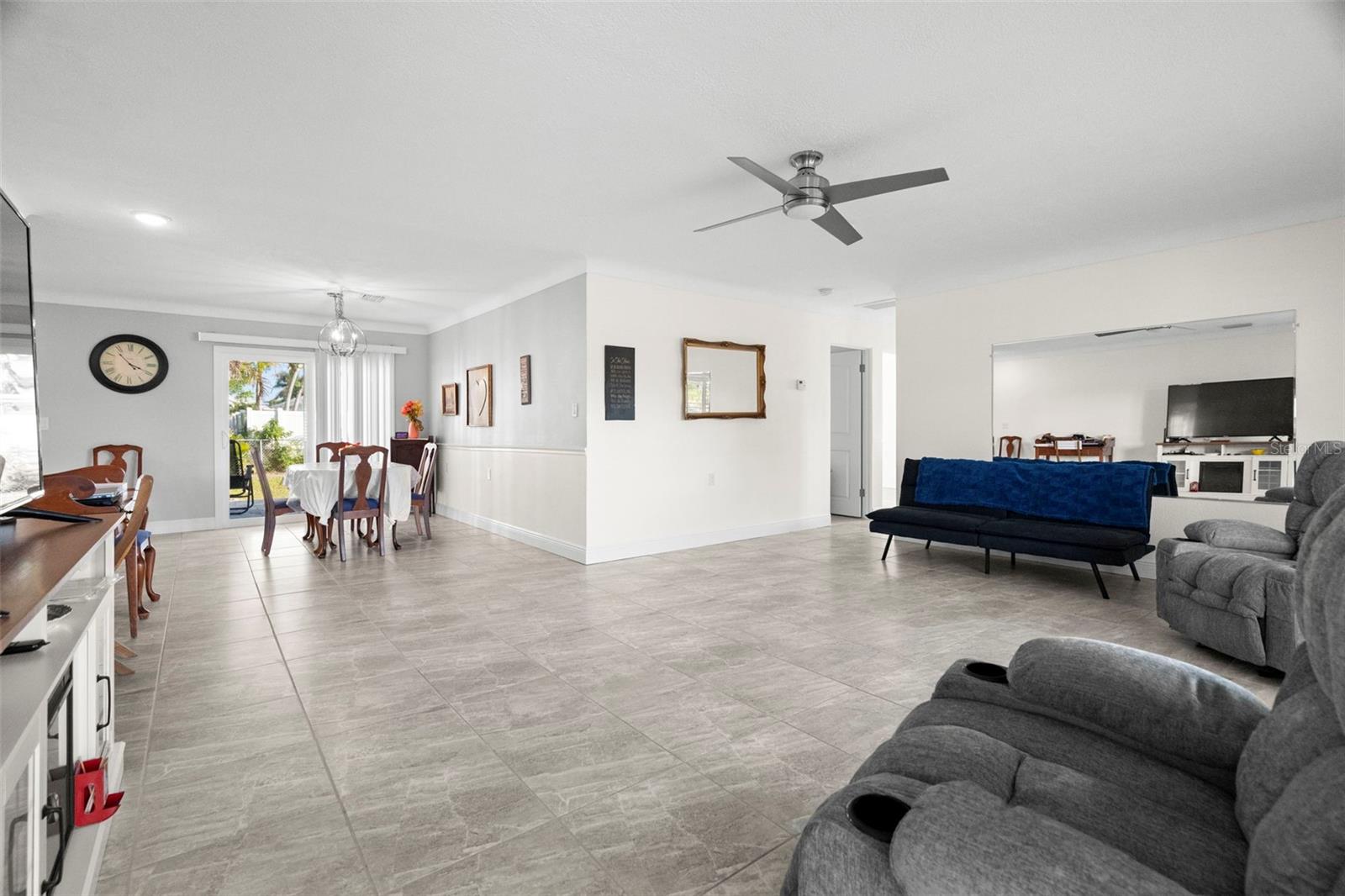 Image 6 of 44 For 10121 4th Street E