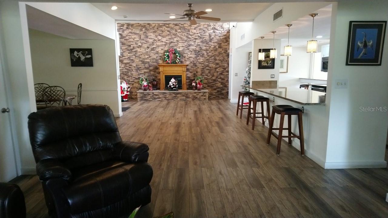 Image 8 of 9 For 2614 Cove Cay Drive 104