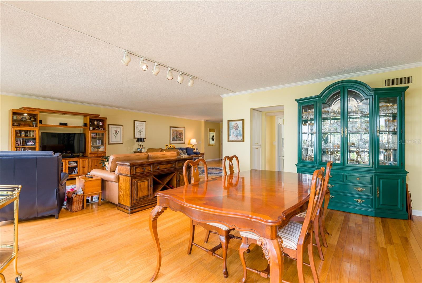 Image 14 of 37 For 5020 Bayshore Boulevard 201