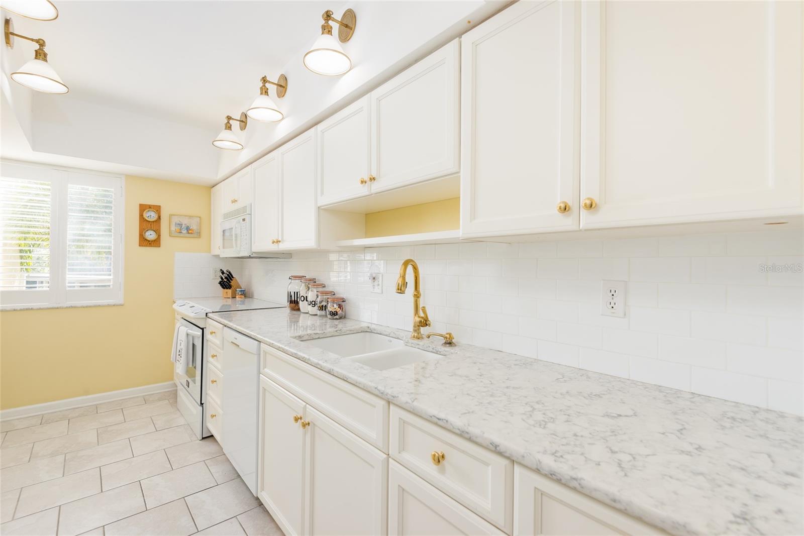 Image 17 of 37 For 5020 Bayshore Boulevard 201