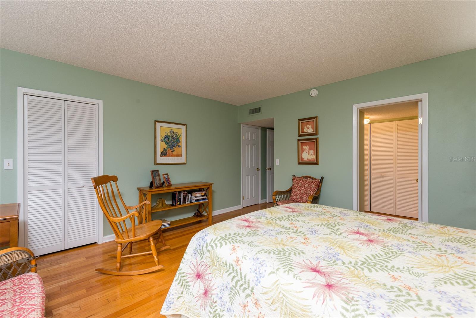 Image 21 of 37 For 5020 Bayshore Boulevard 201