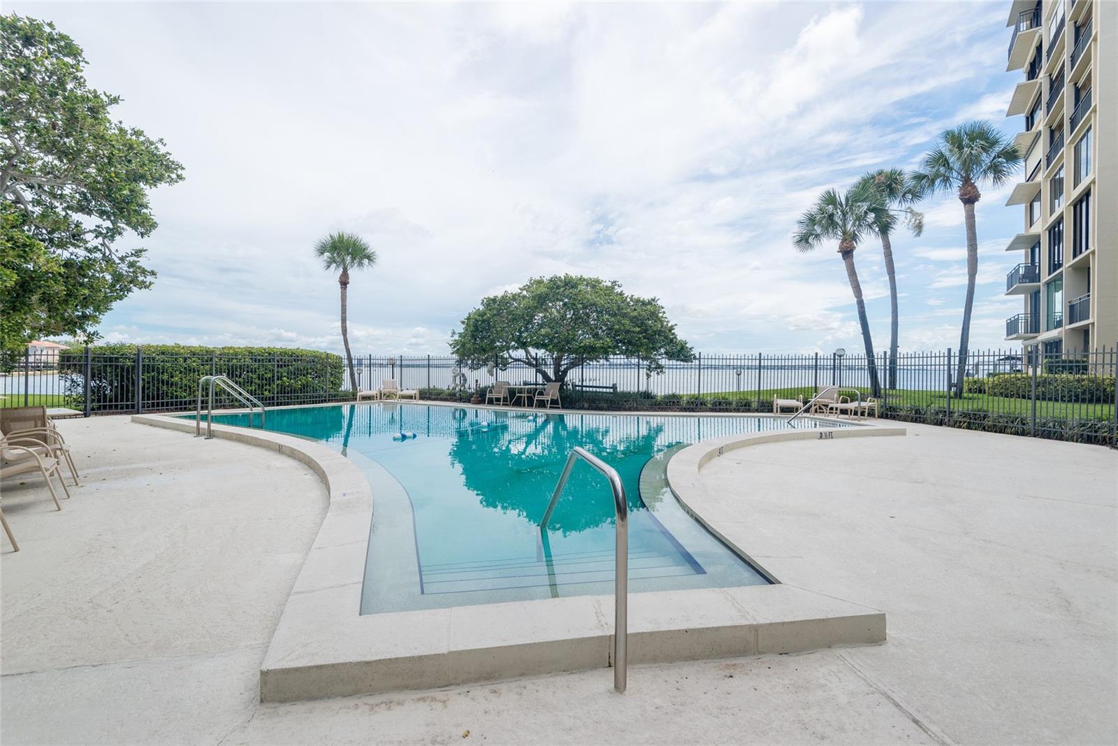 Image 27 of 37 For 5020 Bayshore Boulevard 201