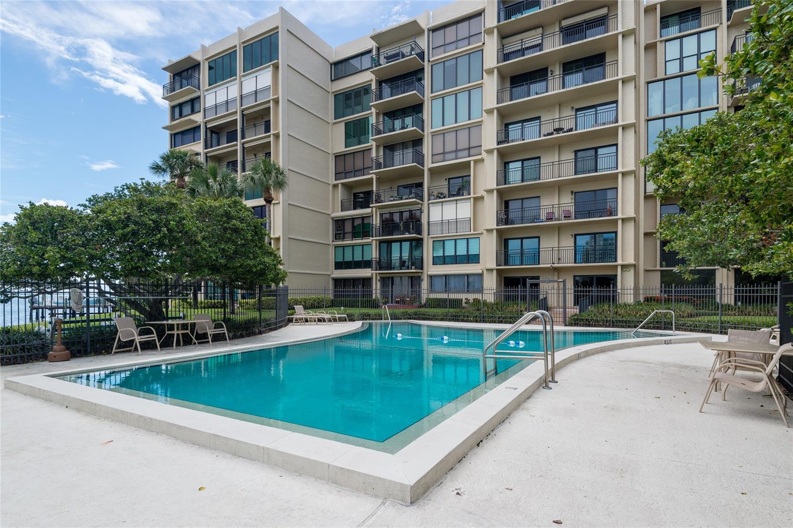 Image 28 of 37 For 5020 Bayshore Boulevard 201