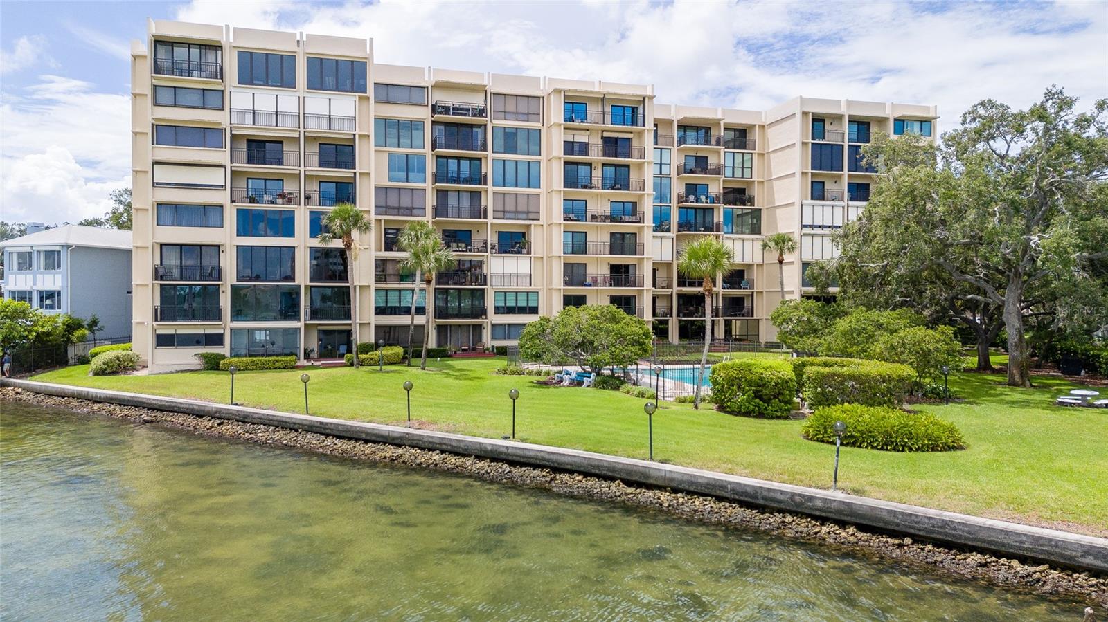 Image 3 of 37 For 5020 Bayshore Boulevard 201