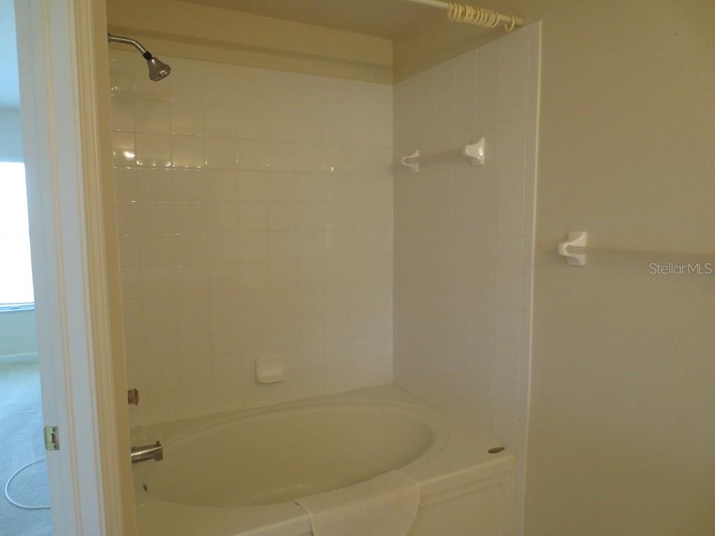 Image 10 of 13 For 1038 Vista Cay Court