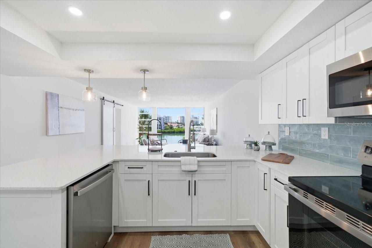 Image 15 of 62 For 7400 Sun Island Drive S 202