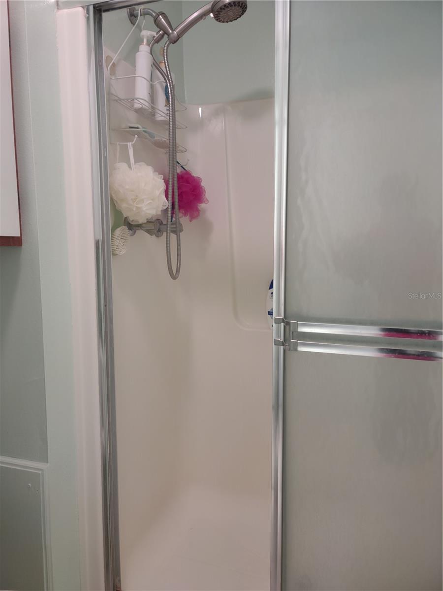 Listing photo id 25 for 4634 Lake Boulevard