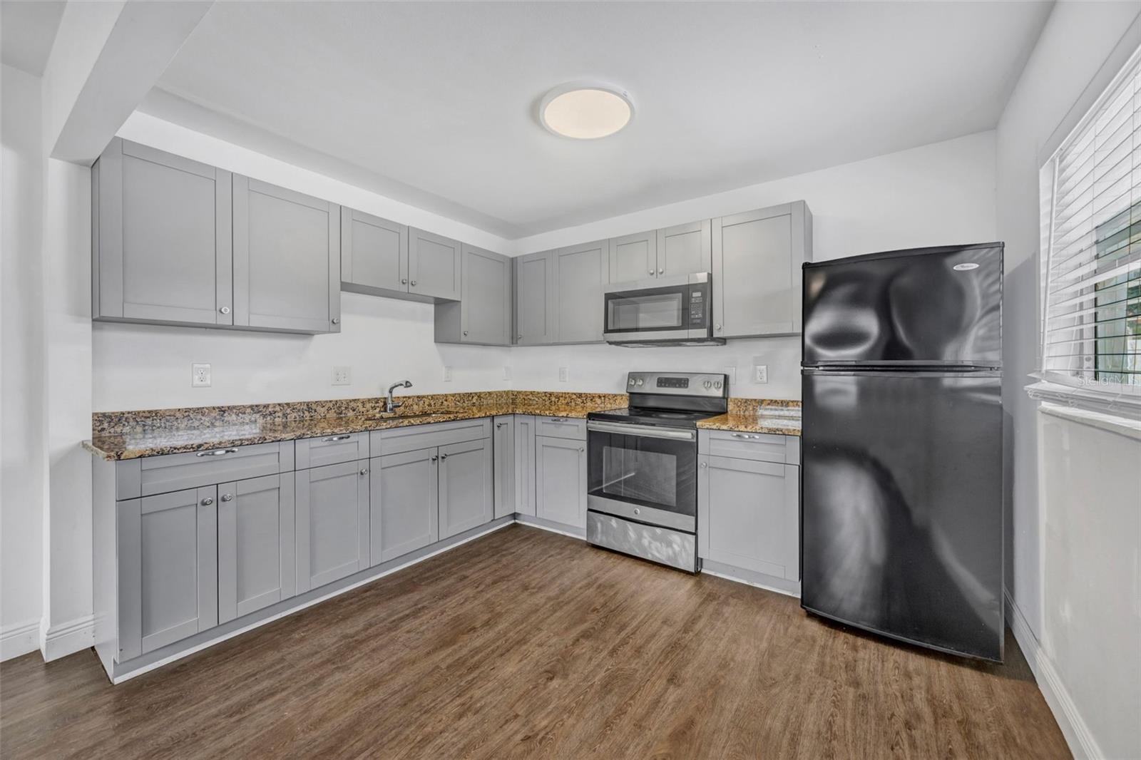 Image 10 of 34 For 5114 Macdill Avenue