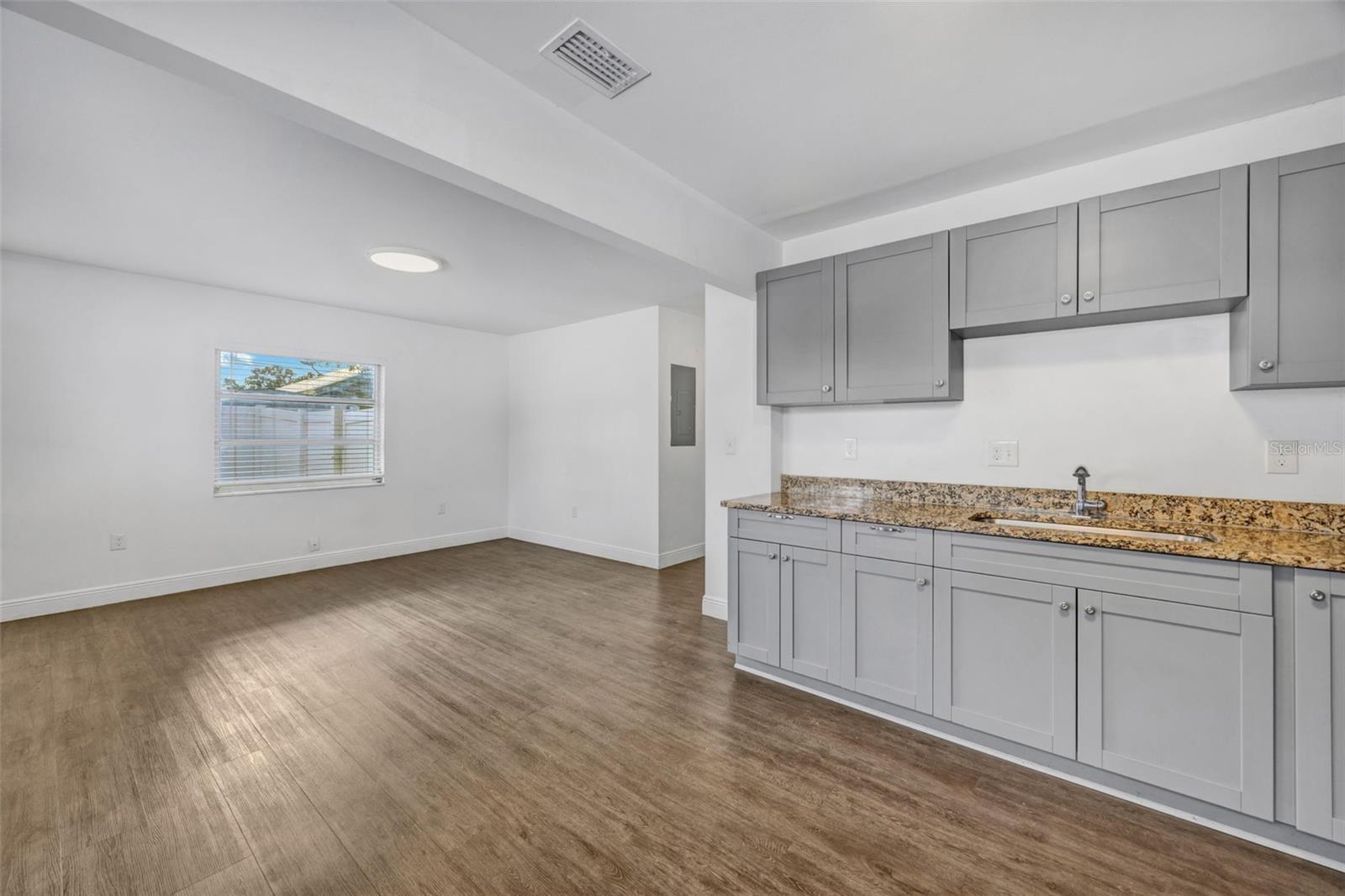 Image 11 of 34 For 5114 Macdill Avenue