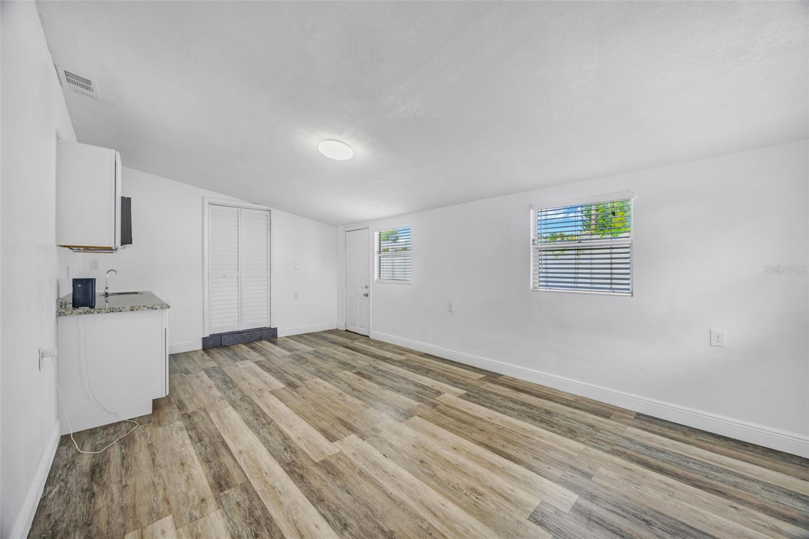 Image 21 of 34 For 5114 Macdill Avenue