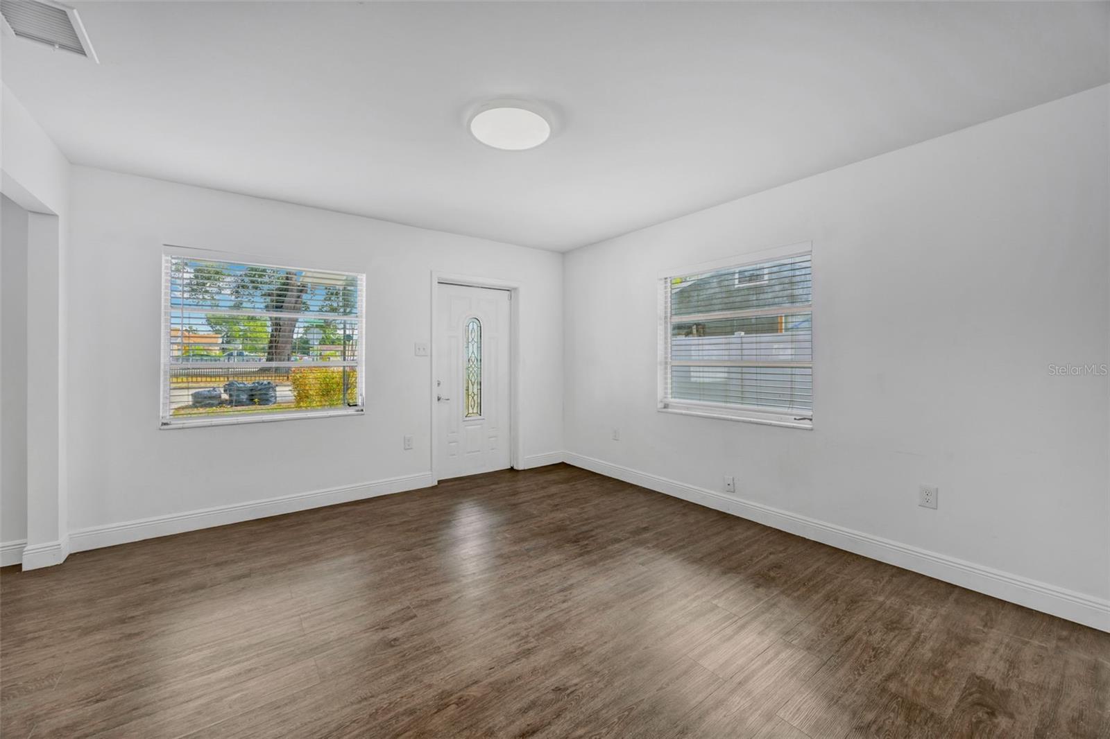 Image 5 of 34 For 5114 Macdill Avenue