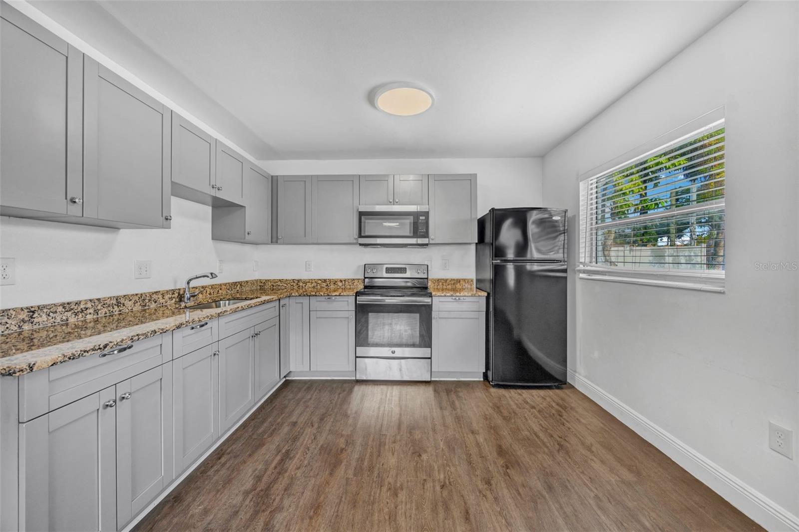 Image 9 of 34 For 5114 Macdill Avenue