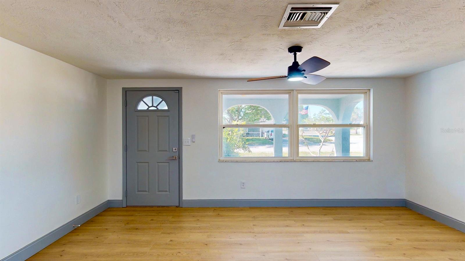 Image 5 of 69 For 7425 Betula Drive