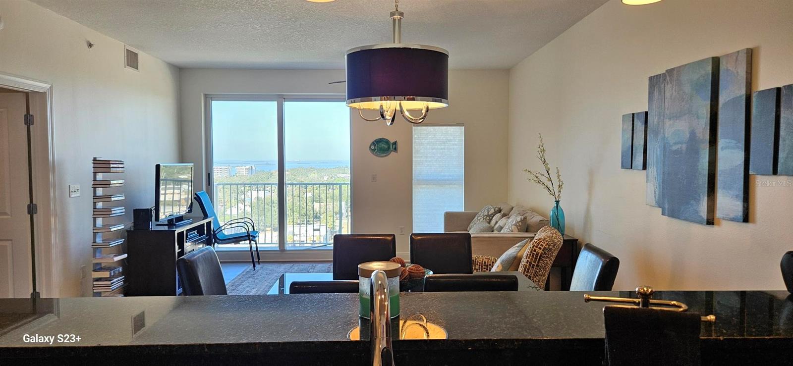 Image 10 of 36 For 628 Cleveland Street 1207