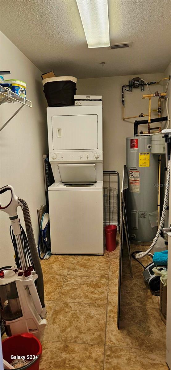 Image 27 of 36 For 628 Cleveland Street 1207