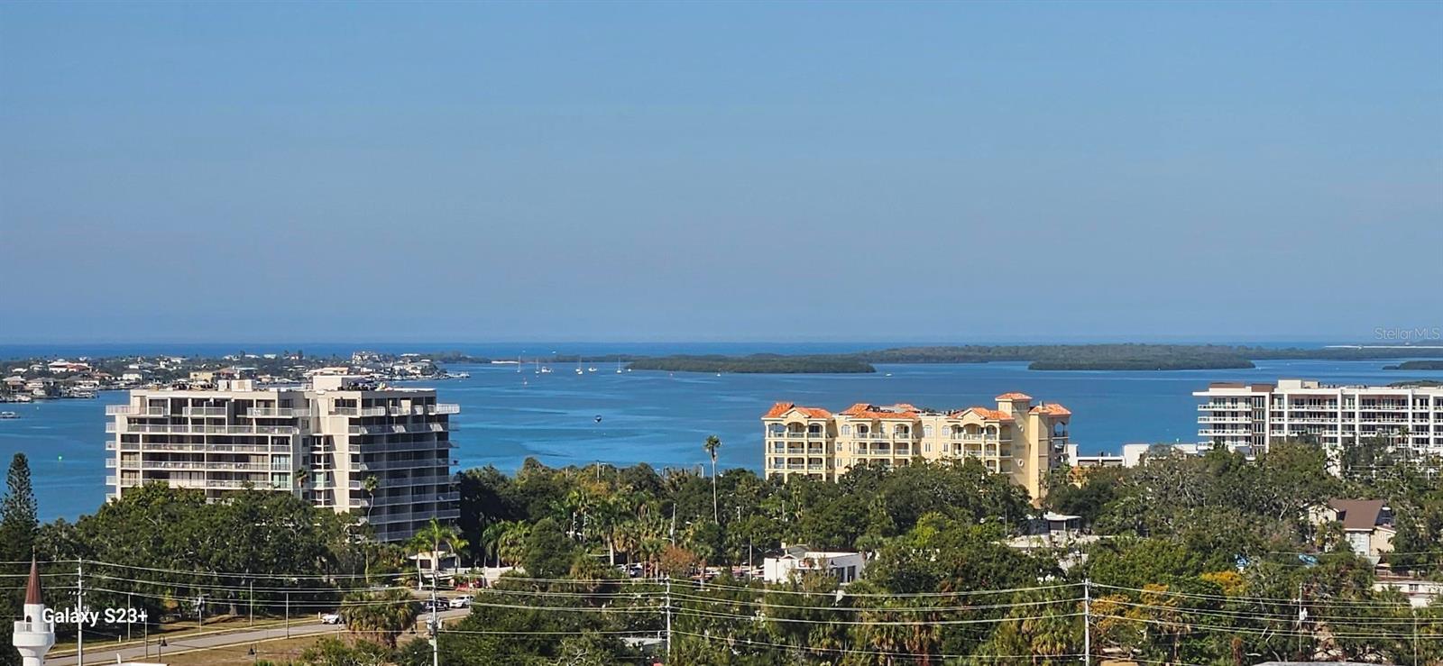 Image 3 of 36 For 628 Cleveland Street 1207