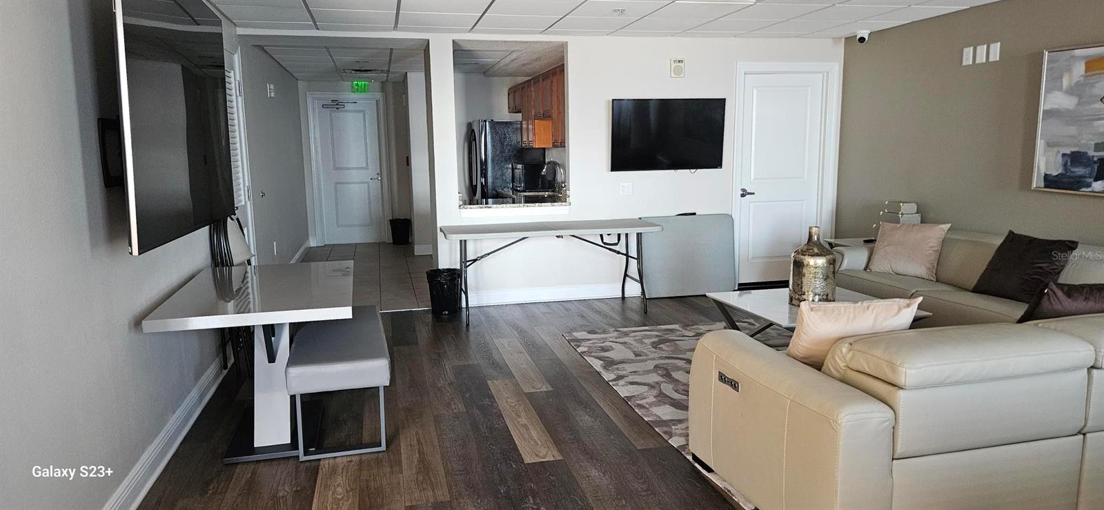 Image 34 of 36 For 628 Cleveland Street 1207