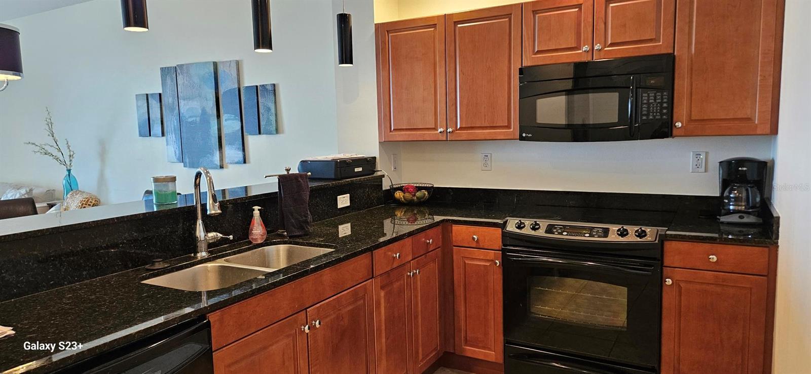 Image 8 of 36 For 628 Cleveland Street 1207